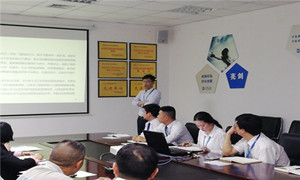 宜昌店开展“居然之家企业文化解读暨《居然故事集》读书分享会”